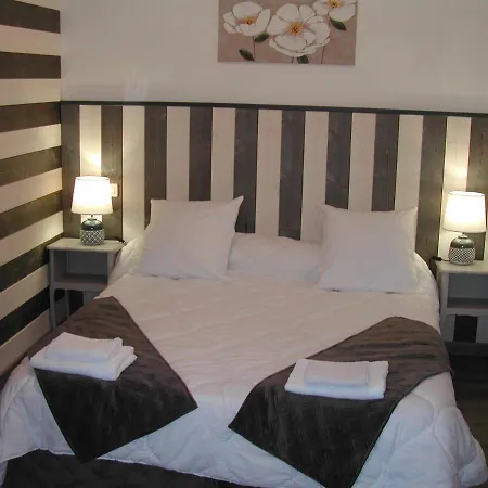 Le De Leonard Apartment *