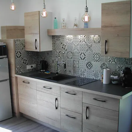 Le De Leonard Apartment